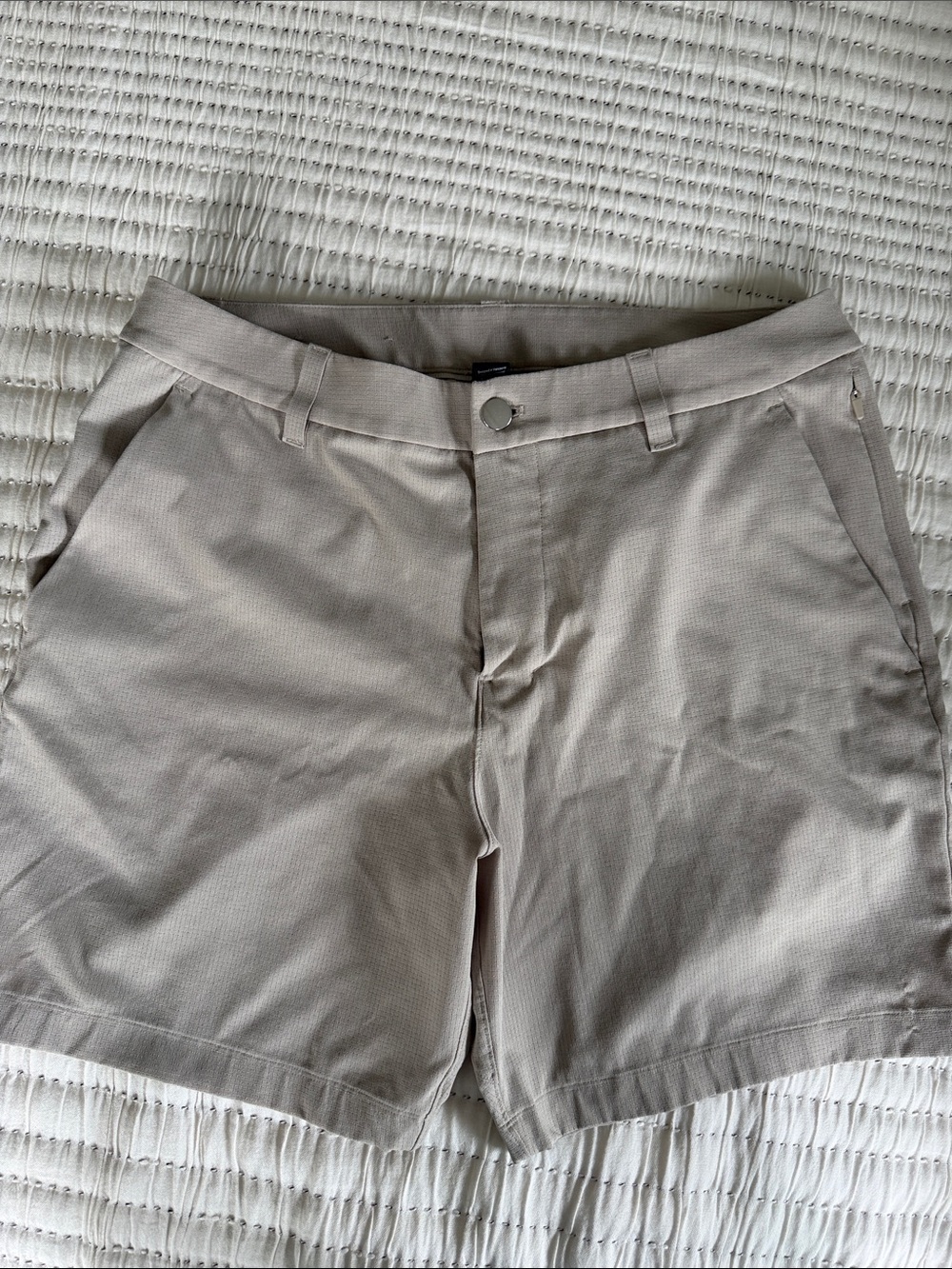 lululemon athletica men’s ABC classic fit Shorts — khaki size 32